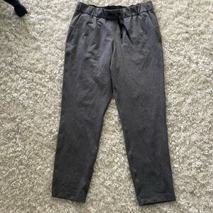 Lululemon Size 8 Gray Joggers With Pockets Inseam 27” Like New